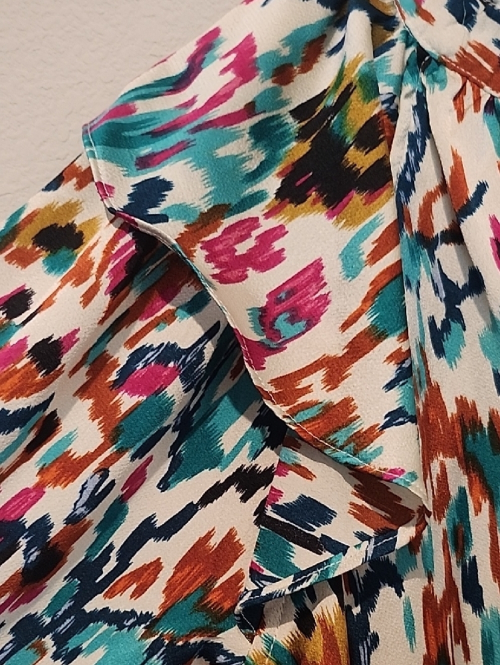 entro Multi-Color Abstract Print Blouse - Picture 4 of 6